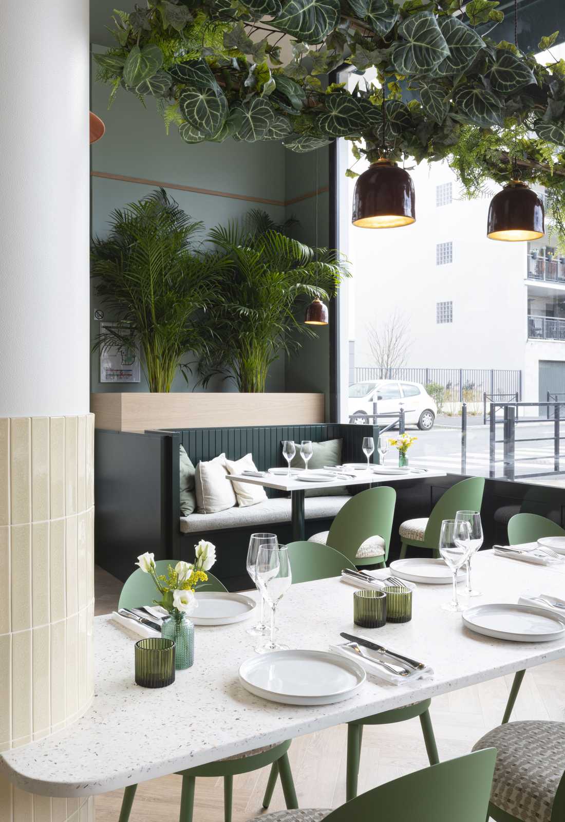 Aménagement intérieur d'un restaurant haut de gamme par un architecte dans l'Hérault