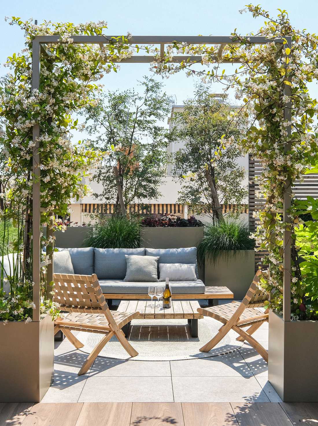 Aménagement de la terrasse d'un appartement neuf à Montpellier