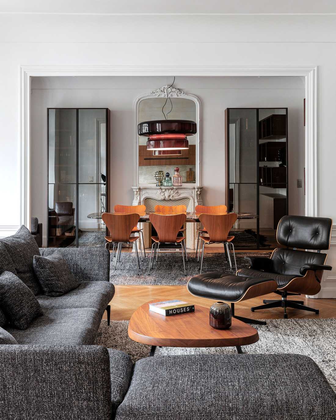 Décoration intérieure d'un appartement à Montpellier avec mobilier et luminaire design