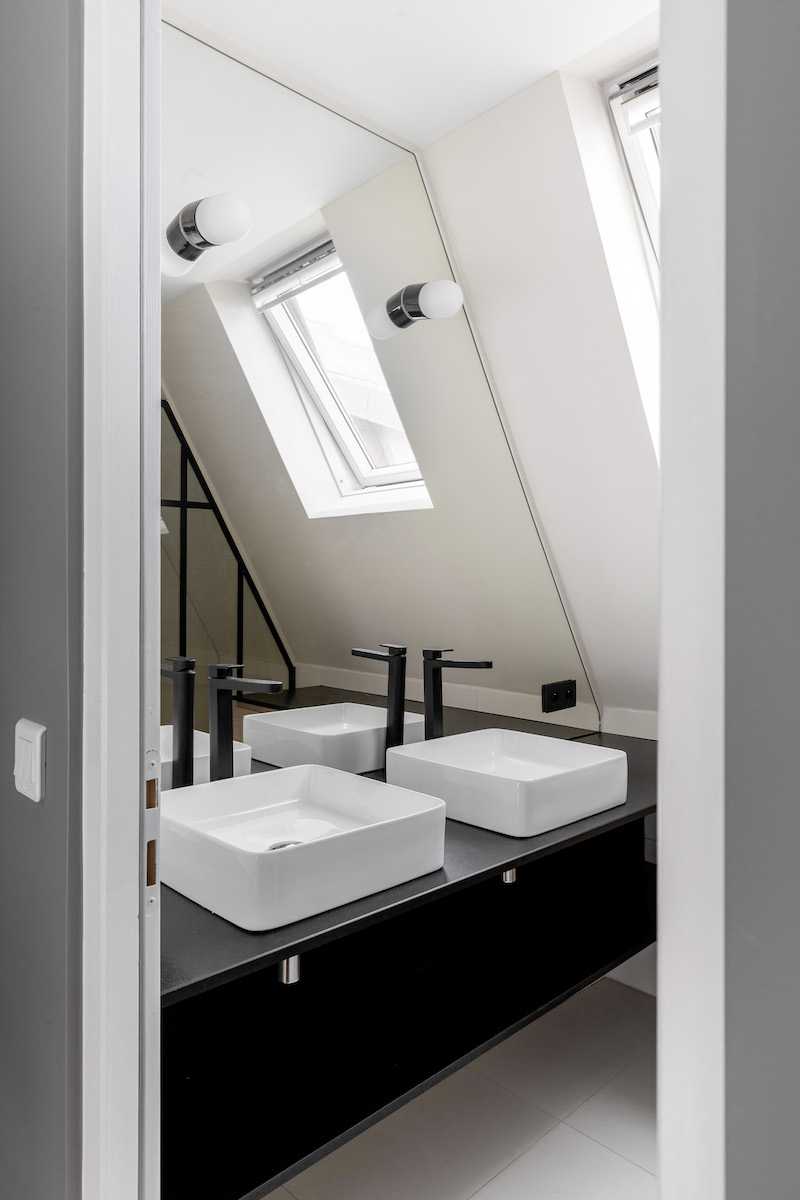 Rénovation d'un appartement atelier artiste - une salle d'eau avec douche