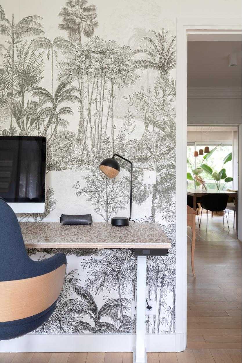 Papier peint de style tropical dans un bureau